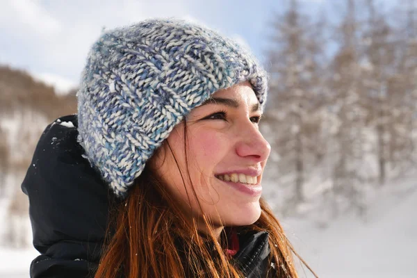 Vinterdag Bergen Andas Vacker Kvinna Ren Luft Nedsänkt Naturen Begreppet — Stockfoto