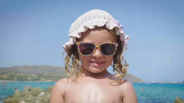 Портрет Красивої Маленької Дівчинки Яка Розважається Морі Мило Посміхається Панамі — стокове фото