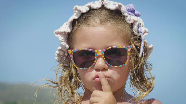 Retrato Una Hermosa Niña Divirtiéndose Mar Linda Sonriendo Panama Fondo — Foto de Stock