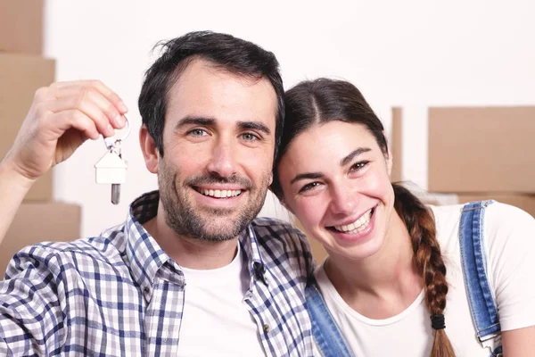 Happy Caucasian Couple Holding Key New House Smiling Looking Camera — Stock Photo, Image