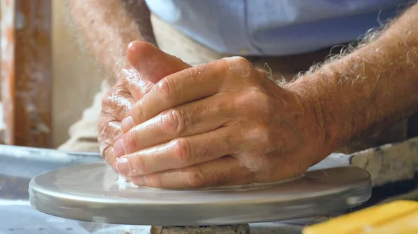 Ett Kreativt Laboratorium Gammal Hantverkare Handgjorda Lera Och Mögel Att — Stockfoto