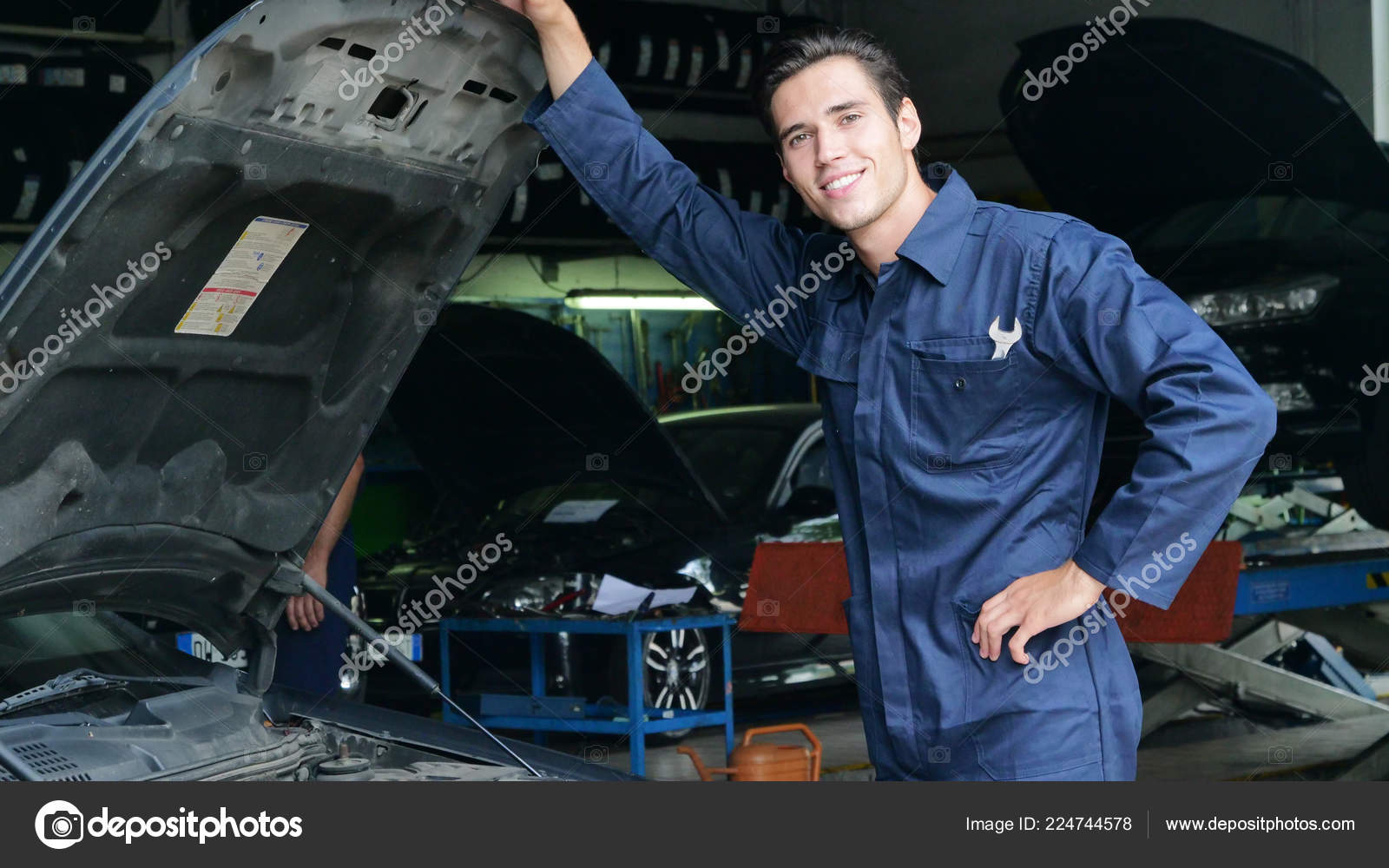 Car Repair Insurance >> Car Repair Garage Mechanic Settling Car Shows Keys Car Ready Car Repair Insurance >> Car Repair Garage Mechanic Settling Car Shows Keys Car Ready