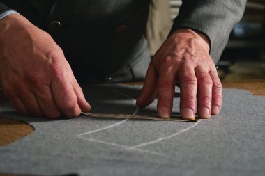 Terziler geleneğe göre bir bez kesme bir terzi. Terzi kullanır mükemmel iğne ve geleneksel kavramı, dikmek için iplik dikiş