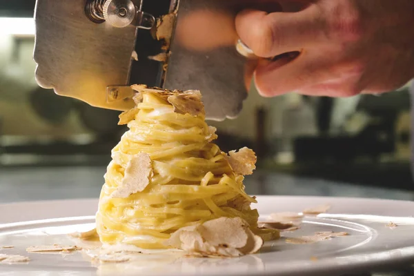 Egg Pasta Dish Typical Italian Fine White Truffle Grated Top — Stock Photo, Image