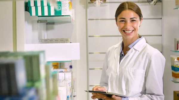 Portrait Beautiful Young Girl Woman Pharmacist Consultant Working Pharmacy Selling — Stock Photo, Image