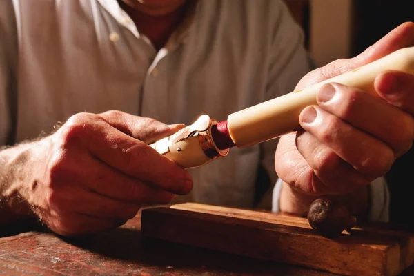 Flute Maker Builds Sweet Flutes Crosspieces Made Exclusively Hand Precious — Stock Photo, Image