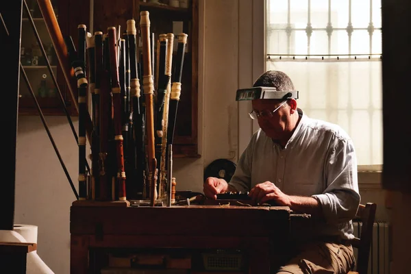 Flute Maker Builds Sweet Flutes Crosspieces Made Exclusively Hand Precious — Stock Photo, Image