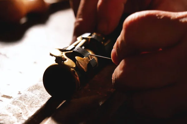 Maker Flet Buduje Słodki Flety Przęseł Wykonane Wyłącznie Ręcznie Drewna — Zdjęcie stockowe