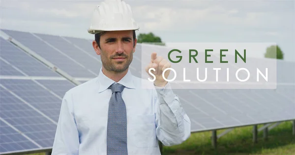 Experto Técnico Futurista Paneles Solares Fotovoltaicos Selecciona Función Solución Verde — Foto de Stock