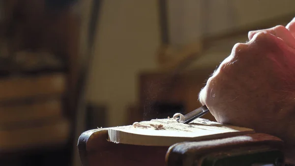 Professional Violin Master Makes Violin His Own Hands Uses Clean — Stock Photo, Image