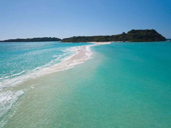 Pemandangan Yang Indah Pulau Karibia Dengan Air Laut Jernih Kristal — Stok Foto