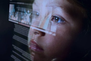 Küçük bir kızın fütüristik bir hologram arıyorsunuz (Çocuk) kapatın. Konsept: Teknoloji, gelecek, grafik