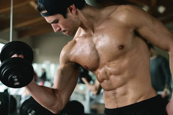 Ein Hemdloser Typ Fitnessstudio Trainiert Seinen Körper Fit Bleiben Und — Stockfoto