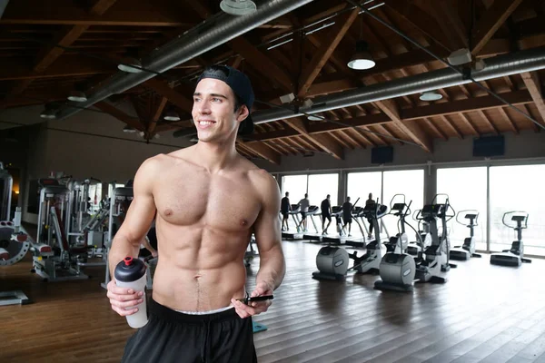 Porträt Eines Mannes Einem Fitnessstudio Während Sich Zwischen Einem Training — Stockfoto