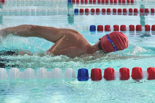 Nageur Professionnel Entraîne Avec Effort Dévouement Pour Gagner Course Nageant — Photo