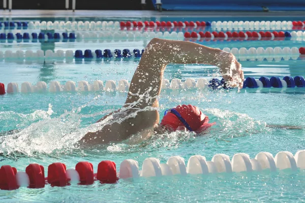 Nadador Profissional Treina Com Esforço Dedicação Para Vencer Corrida Nadando — Fotografia de Stock