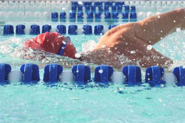 Nageur Professionnel Entraîne Avec Effort Dévouement Pour Gagner Course Nageant — Photo