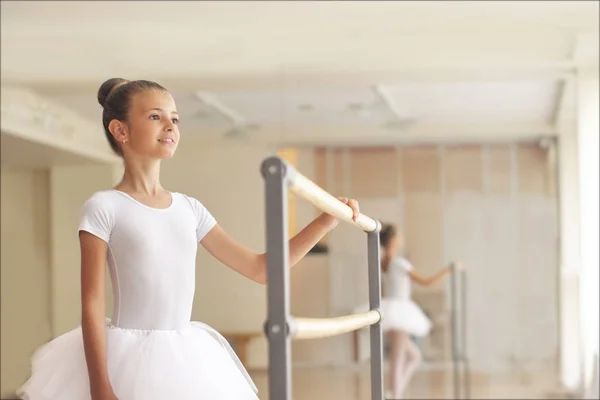 Portrait Une Belle Fille Dans Une École Danse Portant Tutu — Photo