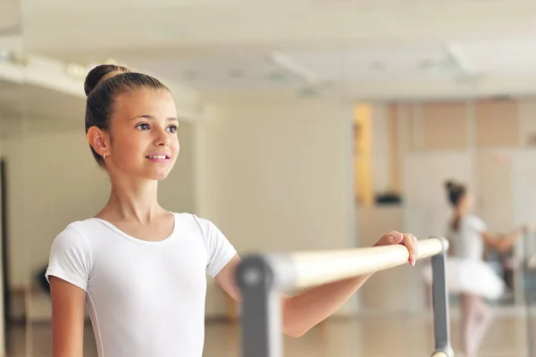 Portrait Beautiful Girl Dance School Wearing White Tutu She Trains — Stock Photo, Image