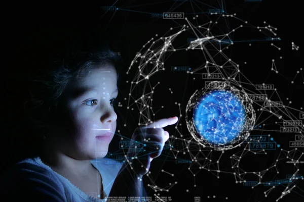 一个小女孩用她的手指按在她面前 明亮的未来主义图形出现 儿童安全 — 图库照片