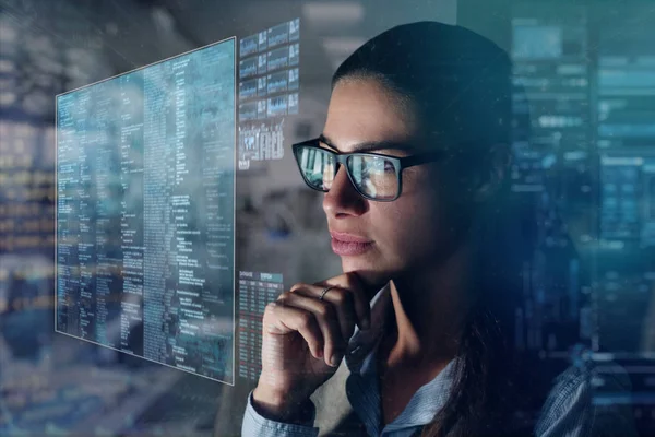 Une Femme Affaires Dans Son Bureau Lit Des Nouvelles Financières — Photo