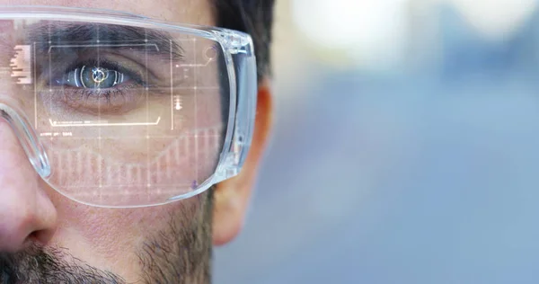 Részleges Kilátás Nyílik Ember Visel Szemüveget Szem Futurisztikus Interfészt Hologram — Stock Fotó