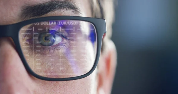 Vista Parcial Del Hombre Con Gafas Ojo Holograma Interfaz Futurista —  Fotos de Stock