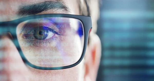 Teilbild Eines Mannes Mit Brille Auge Und Futuristischem Hologramm Auf — Stockfoto