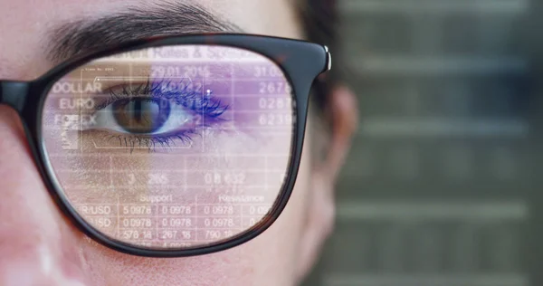 Vista Parcial Mujer Con Gafas Ojo Holograma Interfaz Futurista Superficie —  Fotos de Stock