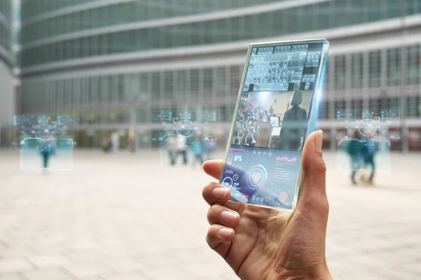 Die Hand Einer Frau Anzug Verwendet Ein Futuristisches Glastelefon Mit — Stockfoto
