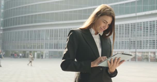 Video Businesswoman Using Browsing Digital Tablet Standing Office Glass Building — Stock Video