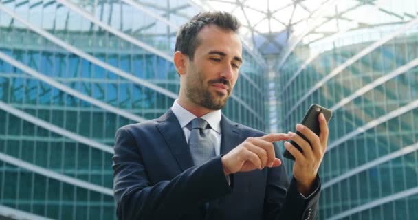 Homem Negócios Faz Negócios Alta Finanças Usando Tecnologia Conceito Relações — Vídeo de Stock