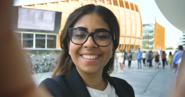 Negocio Mujer Árabe Feliz Utilizando Tecnología Sonriendo Concepto Negocio — Vídeos de Stock