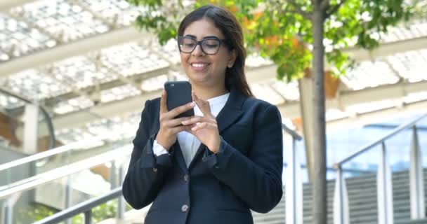 Video Businesswoman Browsing Mobile Phone Smiling — Stock Video