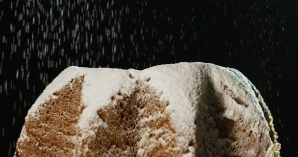 Pandoro 典型的意大利面包点心吃圣诞假期和新的一年 糖粉落在慢动作在潘多拉创建圣诞魔法 — 图库视频影像