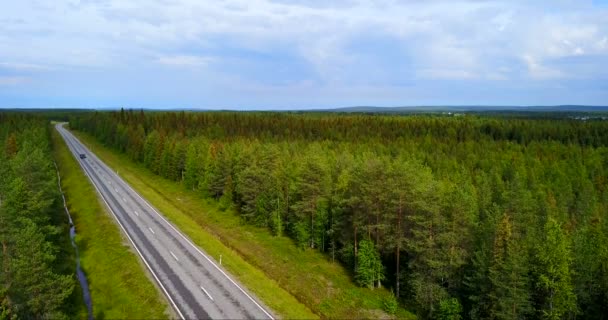 Videó Hosszú Autó Vezetés Finnország Erdőben — Stock videók
