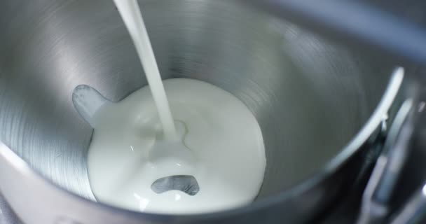 Savoureux Crème Blanche Agite Machine Usine Professionnelle Fabrication Bonbons Sur — Video