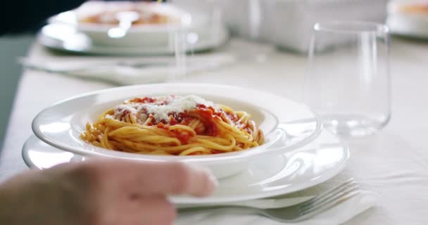 Italské Těstoviny Sýrem Cibulí Vrcholu Velmi Staré Tradiční Italském Stylu — Stock video