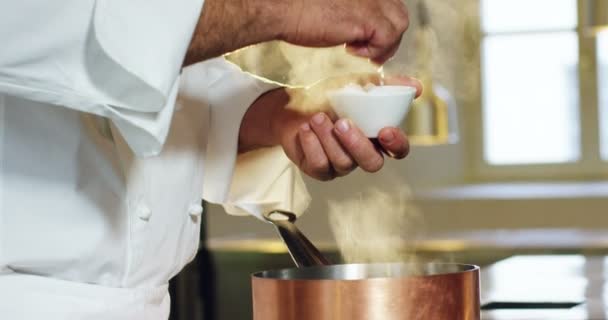 Giorno Una Cucina Italiana Con Uno Chef Esperto Offre Suoi — Video Stock