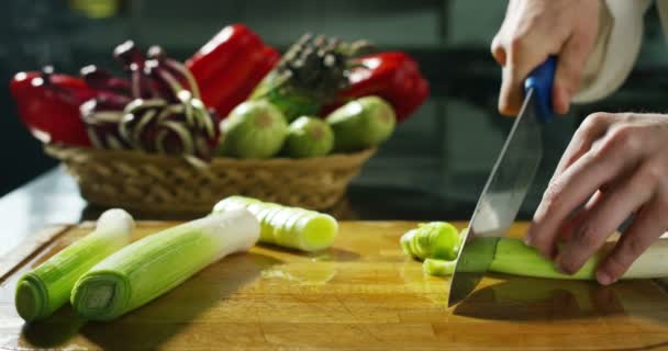 Slow Motion Video Chef Cutting Green Fresh Leeks Knife Wooden — Stock Video