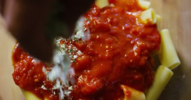 Italské Těstoviny Sýrem Cibulí Vrcholu Velmi Staré Tradiční Italském Stylu — Stock video