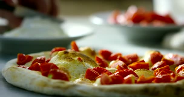 Vysoce Kvalitní Pizzu Typická Italská Jídla Italskou Mozzarelou Čerstvou Rajčatovou — Stock video