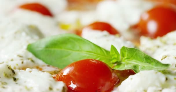 Qualitativ Hochwertige Pizza Typisch Italienisches Essen Mit Italienischem Mozzarella Käse — Stockvideo