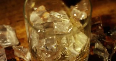 video ROM cam buz küpleri ile içine dökülür 