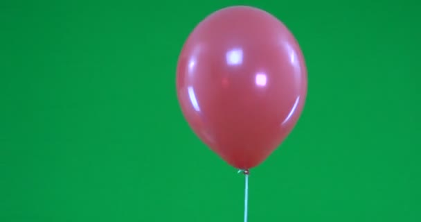 上昇色とりどりの風船の緑色の画面 — ストック動画