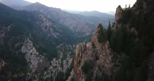 Aérea Panorama Escénico Del Valle Las Montañas Pico Roca Vista — Vídeo de stock