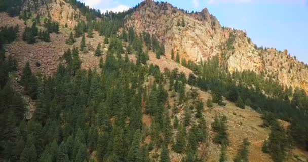 Antenne Eines Malerischen Panoramas Von Bergtal Und Felsgipfel Winkelaufnahme Von — Stockvideo