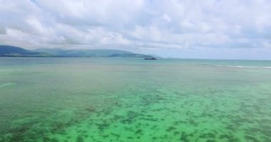 Tay renkler ve Karayipler hava görüntülemek beach paradise kimse ile ben na gerçekten güzel sahil güzel kamera hareketi ile çok yumuşak ve uçuş sırasında plaj veya Karayip Denizi üzerinden düzgün
