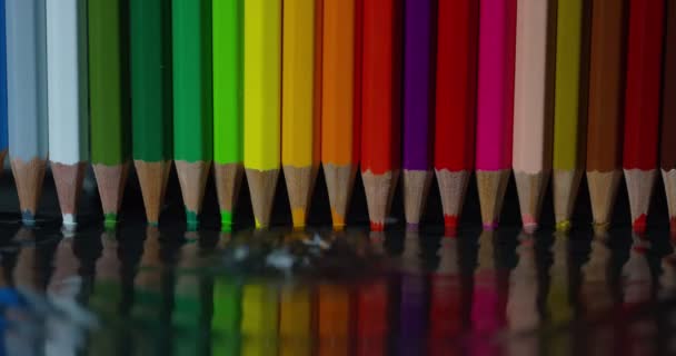 Vidéo Crayons Colorés Pour Dessiner Surface Eau — Video