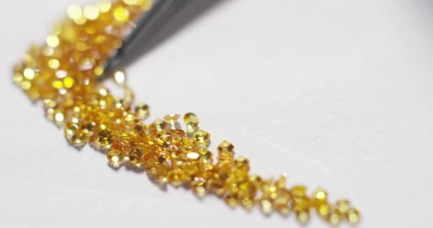 Orfebre Joyería Comprueba Calidad Los Diamantes Brillantes Lujo Los Diamantes — Vídeos de Stock